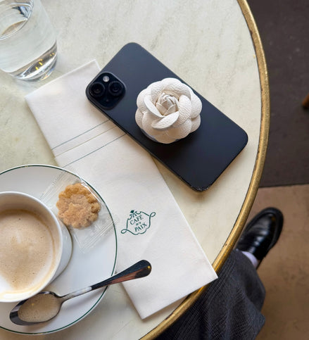 PHONE GRIP - White flower